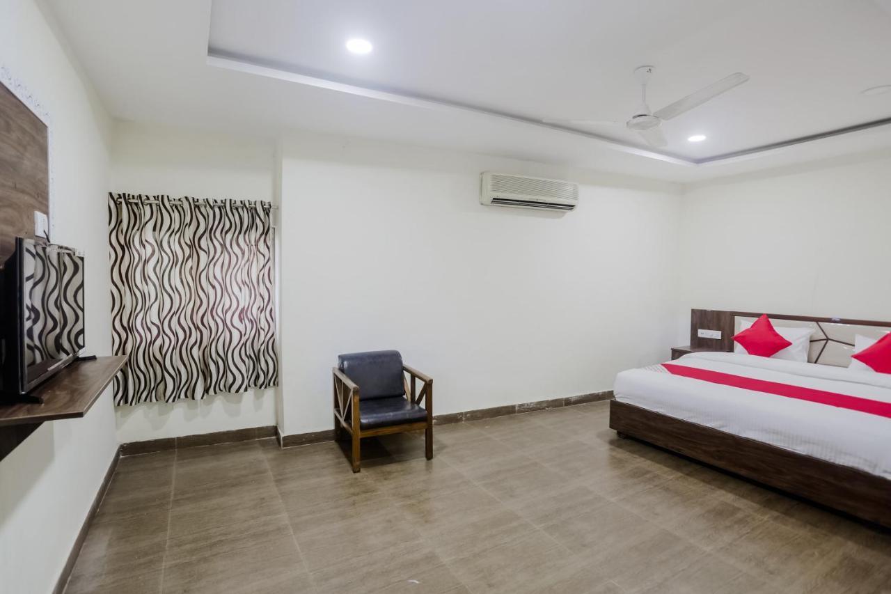 Oyo 63134 Hotel Red Queen Raigarh Eksteriør bilde
